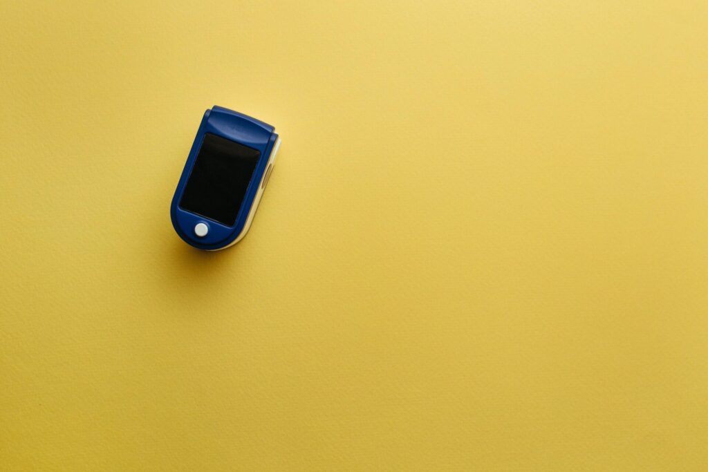 diagnostics of coronaviruses and pneumonia device heart rate monitor measures the soturation of the