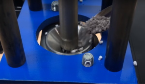 Feeding plastic material in DIY injection molding machine