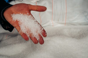 Plastic pellets for injection molding material